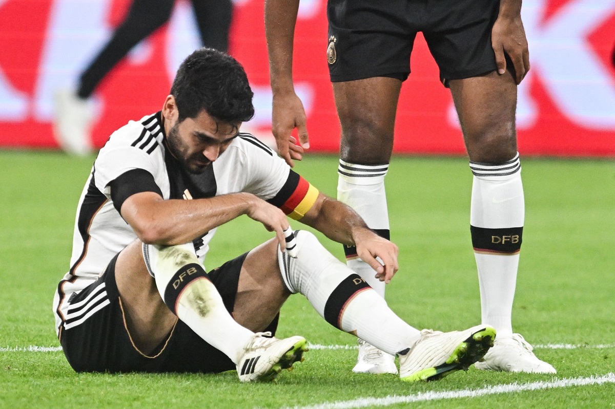 مصدومیت ایلکای گوندوعان در بازی آلمان مقابل فرانسه