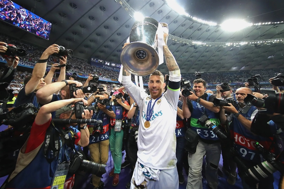 جام قهرمانی لیگ قهرمانان اروپا در دستان سرخیو راموس